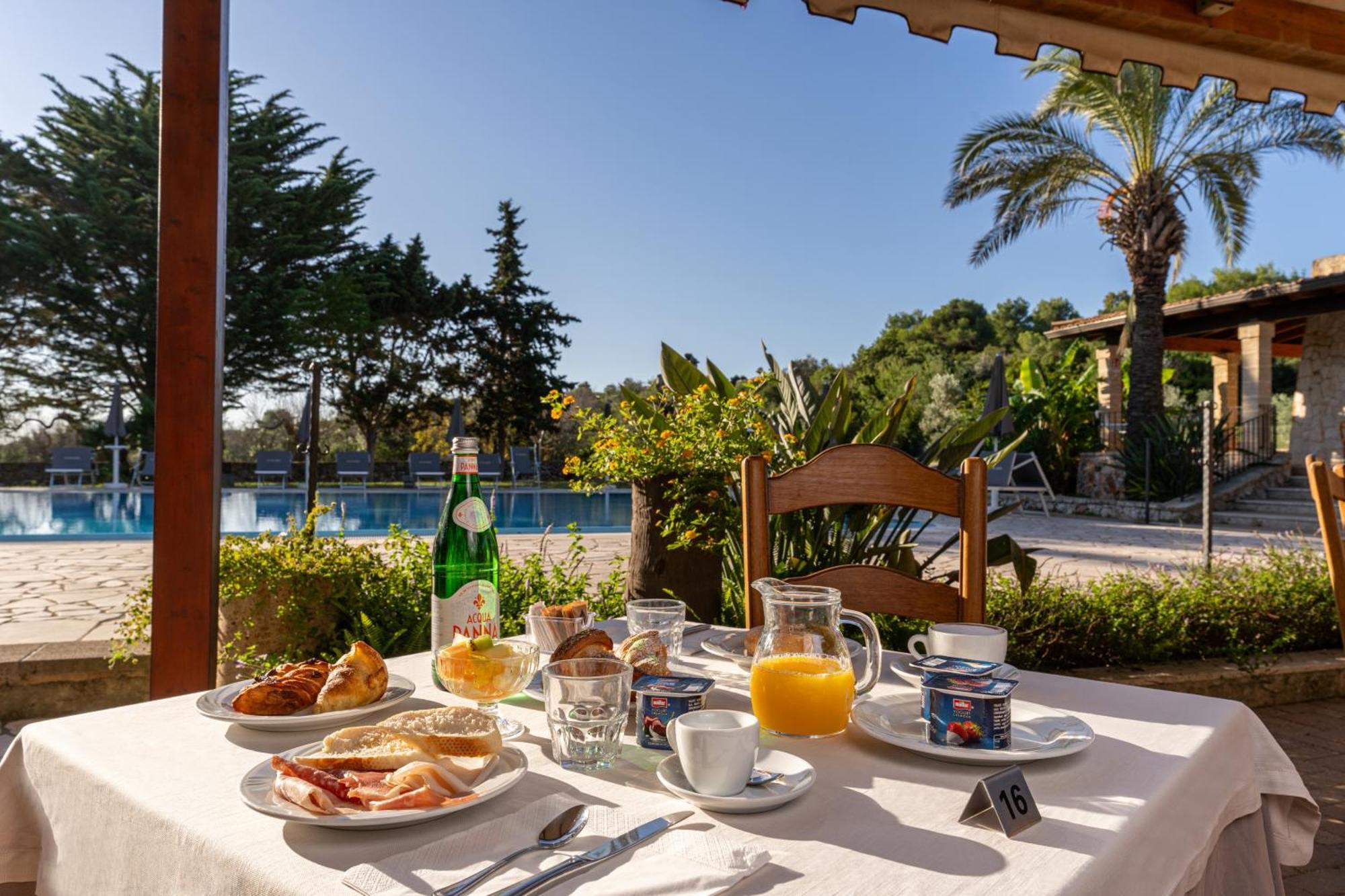 פרזיצ'ה Hotel Masseria Le Pajare מראה חיצוני תמונה
