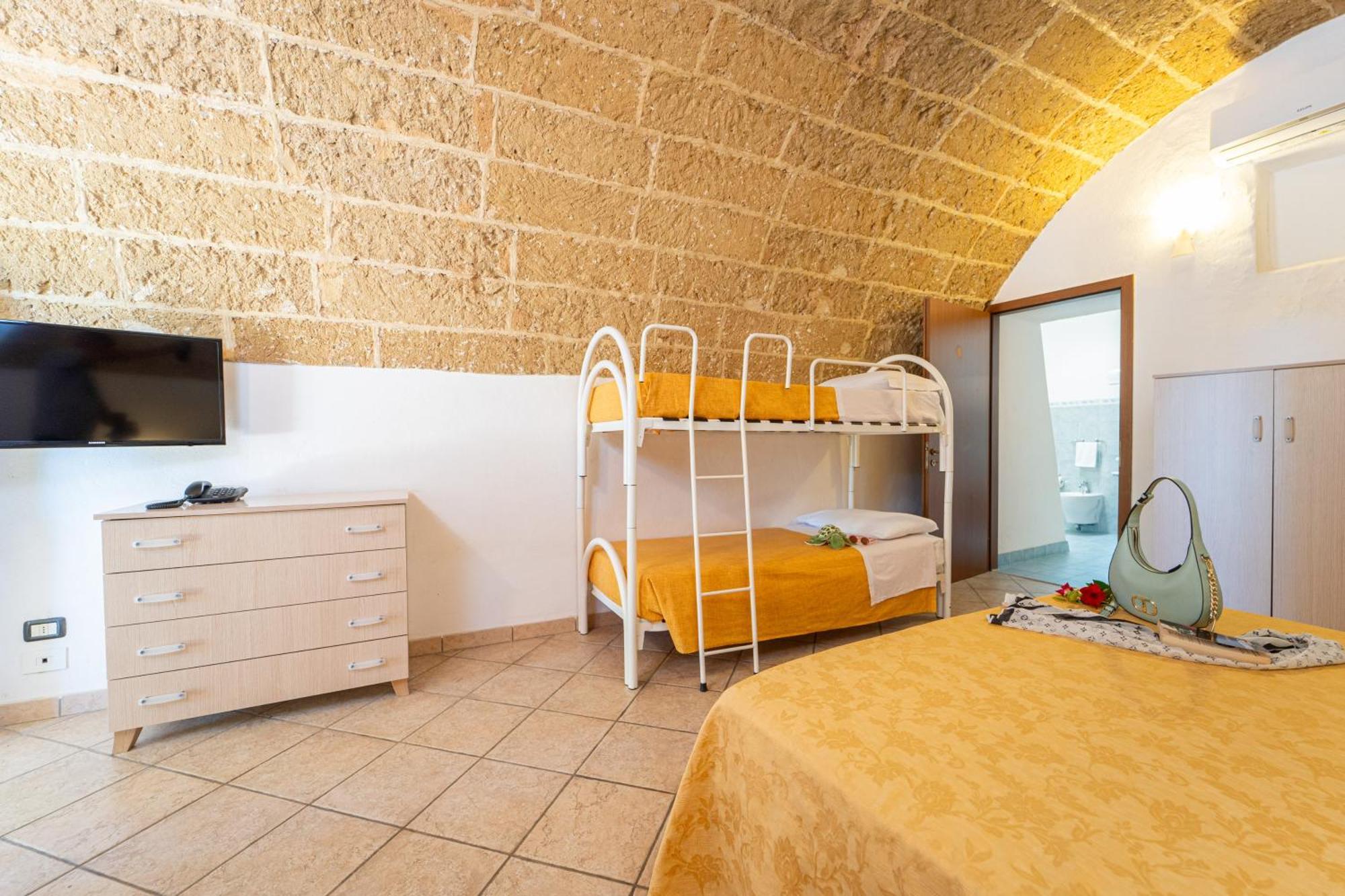 פרזיצ'ה Hotel Masseria Le Pajare מראה חיצוני תמונה